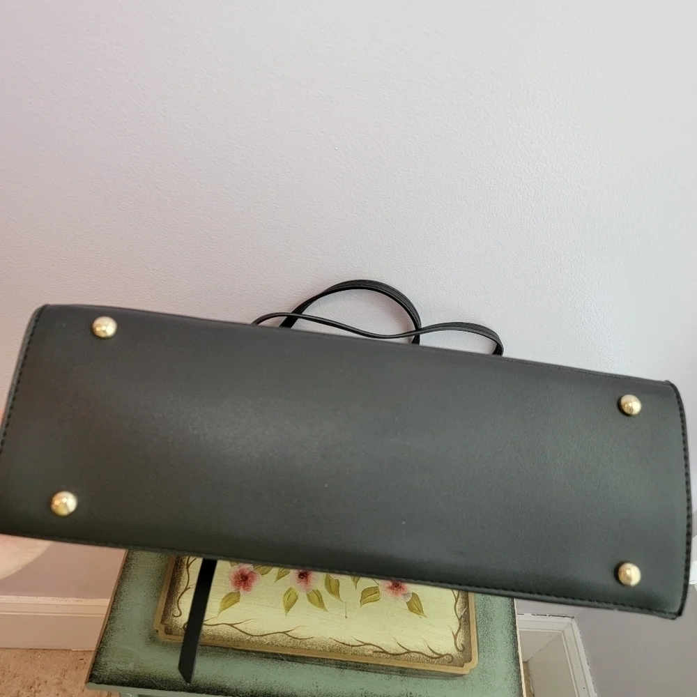 Casmonal Vegan Leather. Black and White - Picture 4 of 11